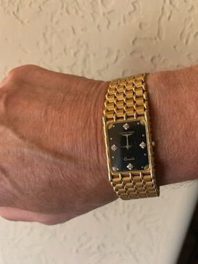Vintage Longines Gold-Tone Bracelet Watch with Black Dial and Diamond Markers